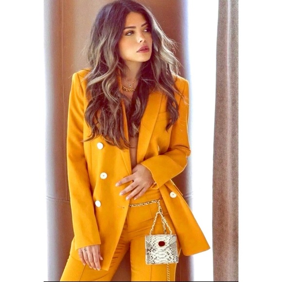 NWOT Zara Blazer with Contrasting Buttons size S. - Picture 6 of 6